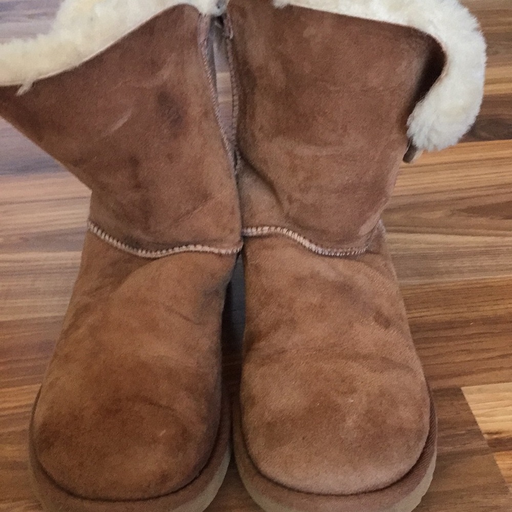 Uggs - Picture 3 of 3